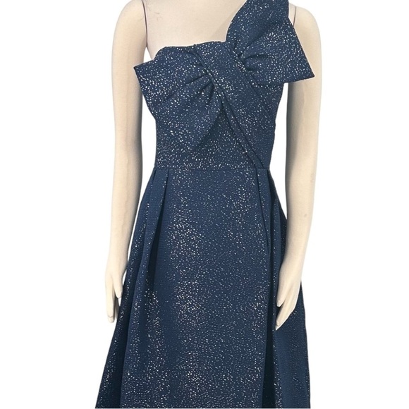 Teri Jon By Rickie Freeman Asymmetric Bow Metallic Sparkle Jacquard Maxi Gown - Picture 7 of 13